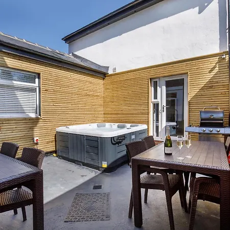 Walpole Retreat - Hot Tub Games Sleeps 4