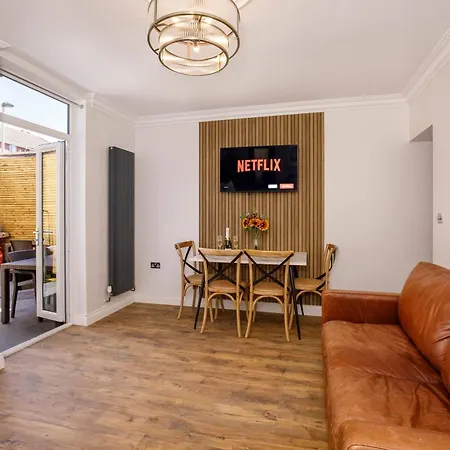 Walpole Retreat - Hot Tub Games Sleeps 4