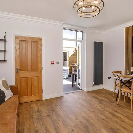 Walpole Retreat - Hot Tub Games Sleeps 4 York